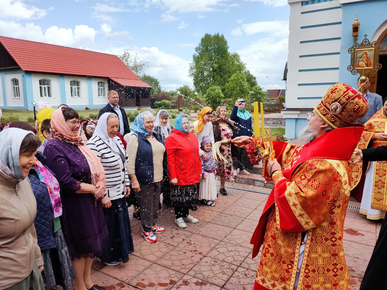 Погода хотьково калужской. Хотьково Калужская область день села. Хотьково Церковь. Успенский храм г.Козельск. Село Рождество Калужской области.