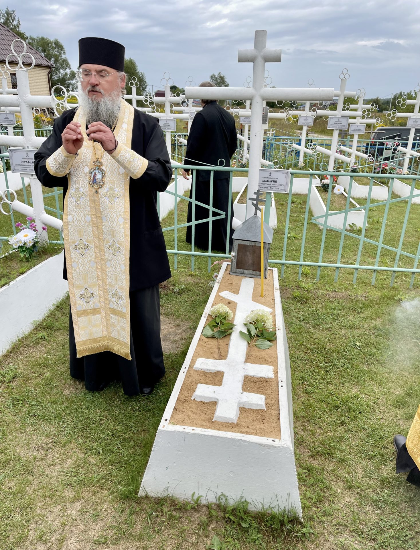 ПАНИХИДА НА МОГИЛЕ СХИАРХИМАНДРИТА МАКАРИЯ (БОЛОТОВА) | 20.08.2022 |  Новости Козельска - БезФормата