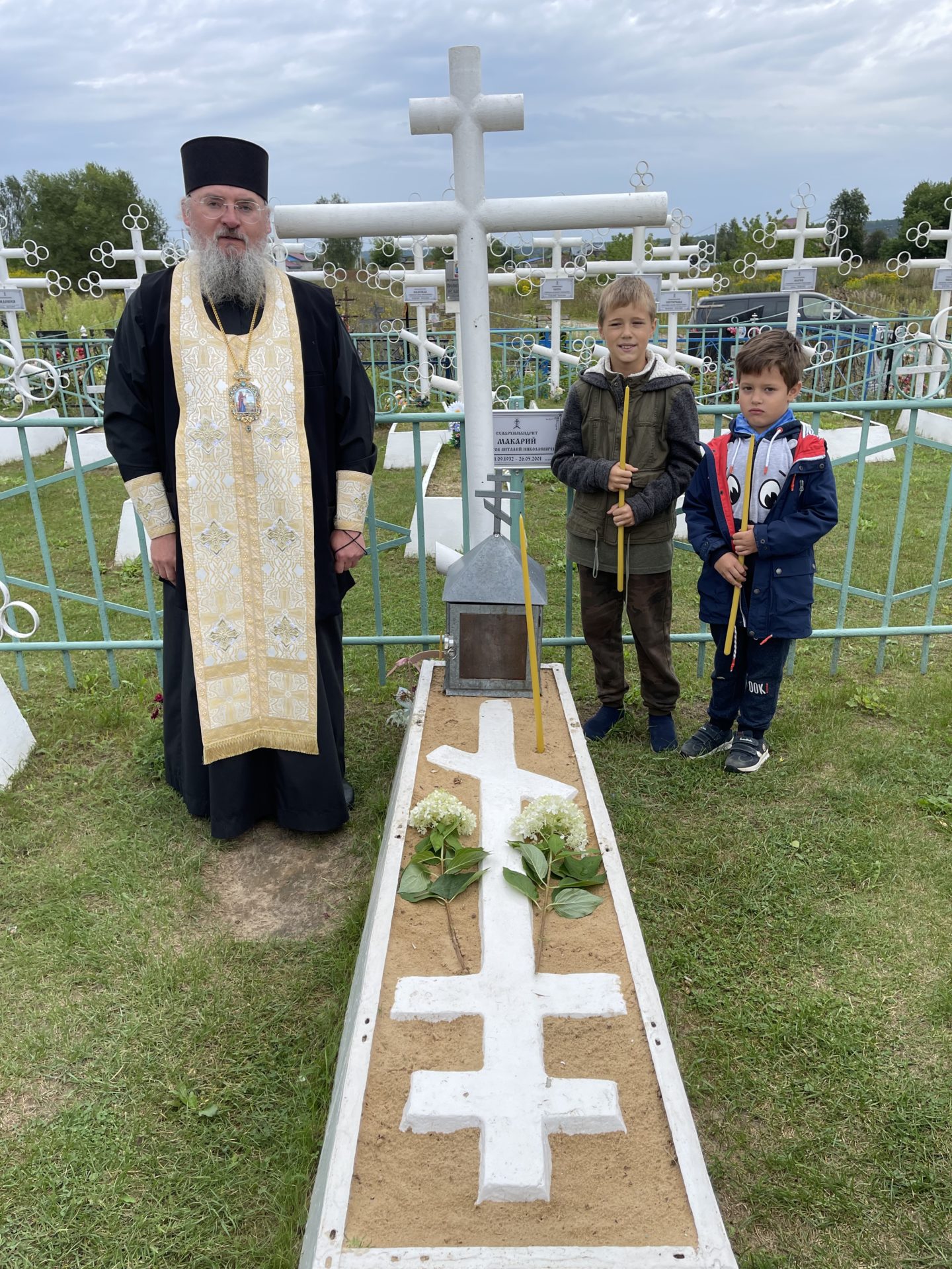 ПАНИХИДА НА МОГИЛЕ СХИАРХИМАНДРИТА МАКАРИЯ (БОЛОТОВА) | 20.08.2022 |  Новости Козельска - БезФормата