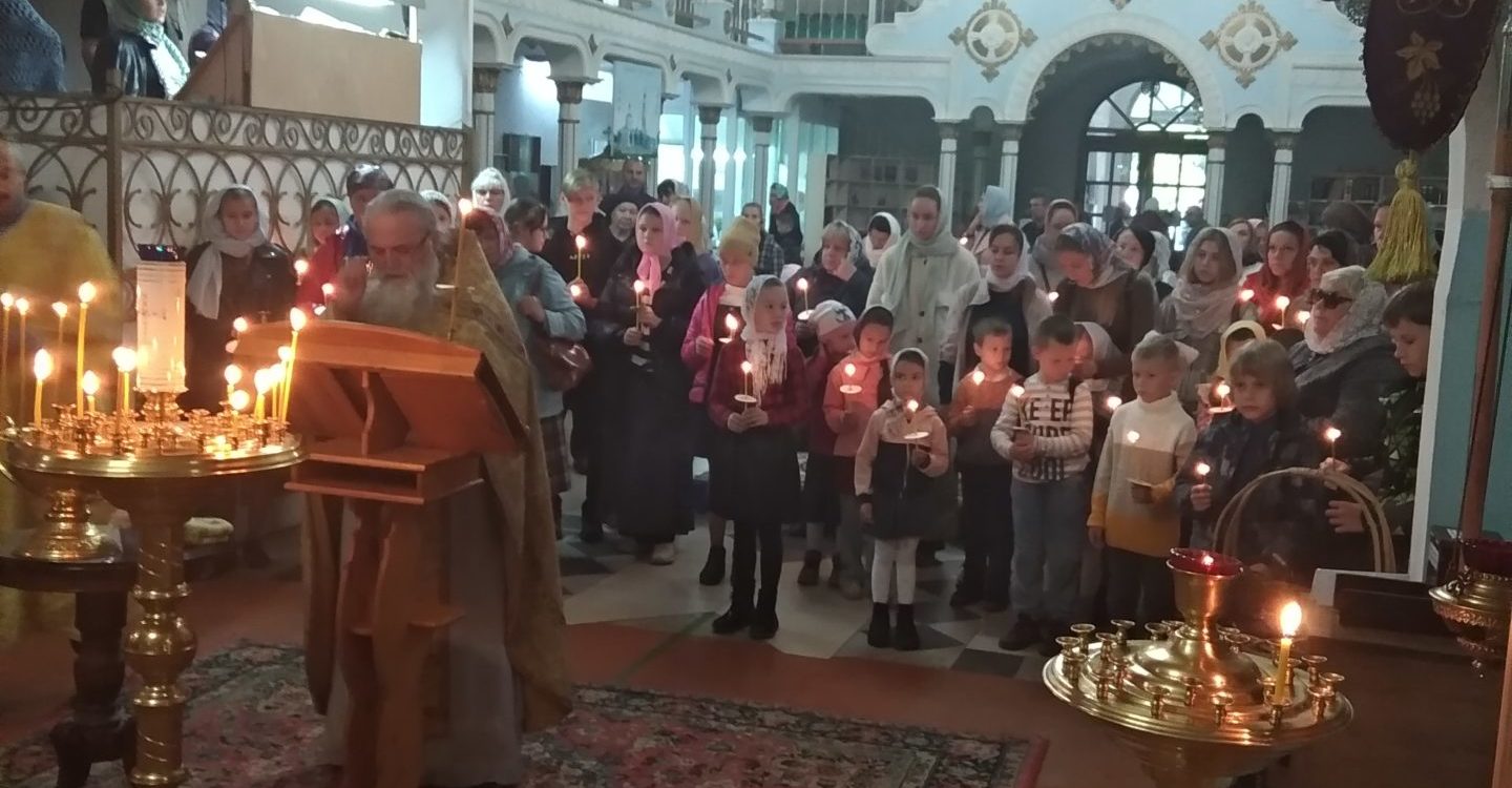 Молебен на начало учебного года в Воскресной школе «Светоч» и студии  «Дошкольник» в Казанском соборе города Людиново — Козельская епархия