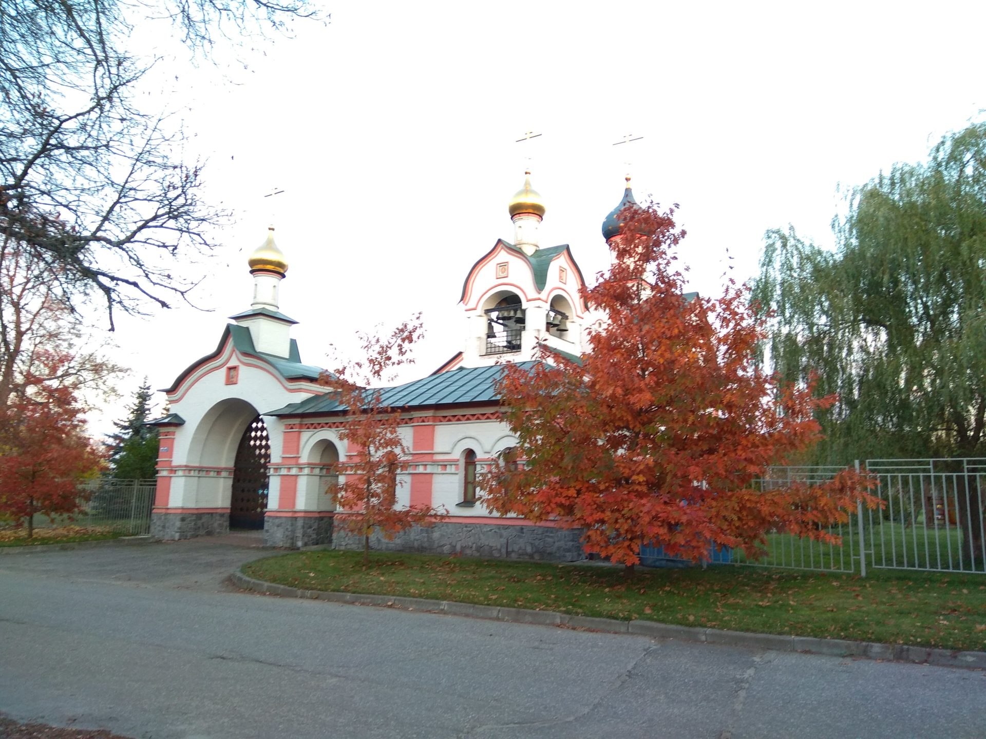 Покрова богородицы в красном селе. Храм в Красном Хвастовичский район. Село красное Калужская область Хвастовичский район. Церковь село красное Хвастовичский район. Село красное Калужская область Хвастовичский район фото.