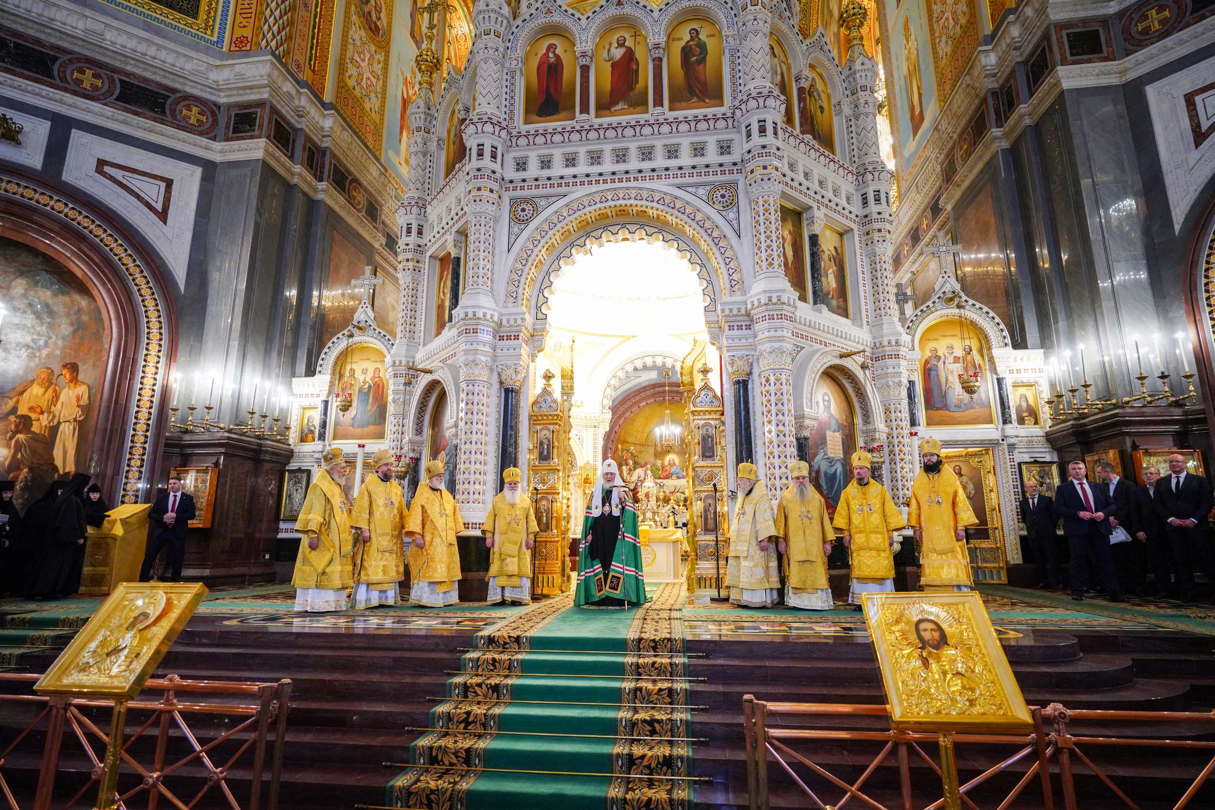 Епископ Козельский и Людиновский Никита сослужил Святейшему Патриарху  Кириллу в Храме Христа Спасителя — Козельская епархия