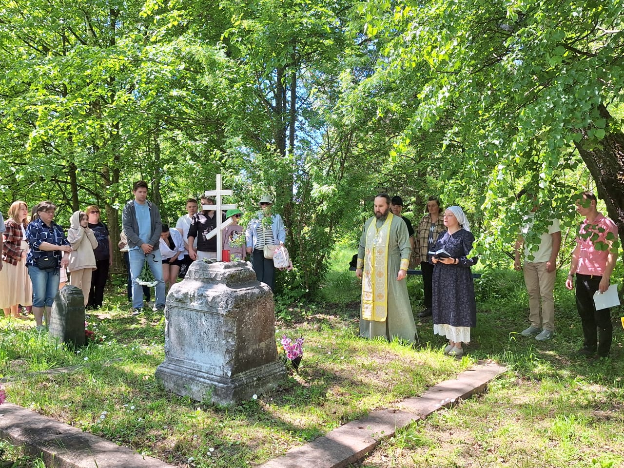 Панихида на могиле Ивана Алипиевича Цыплакова | 31.05.2024 | Новости  Козельска - БезФормата